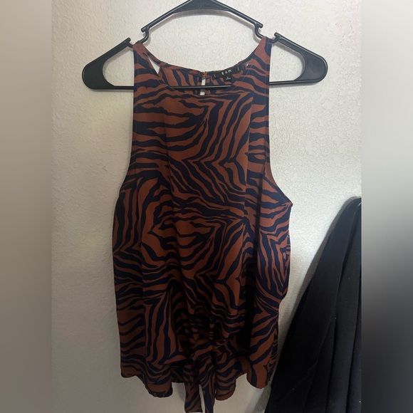 Top - Picture 2 of 2